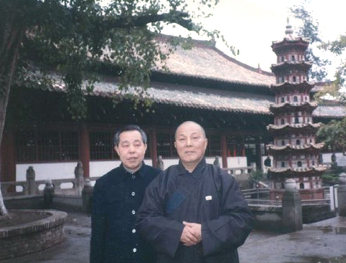 1983年后根造上师与密显法师在中国。