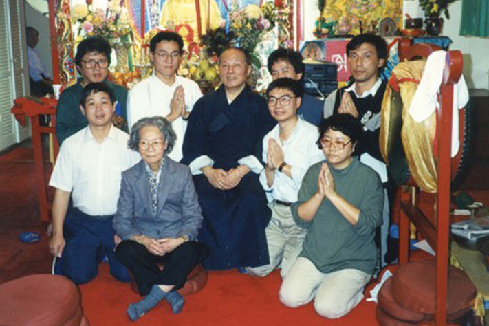 Lama Kan Tsao with students in N.Y