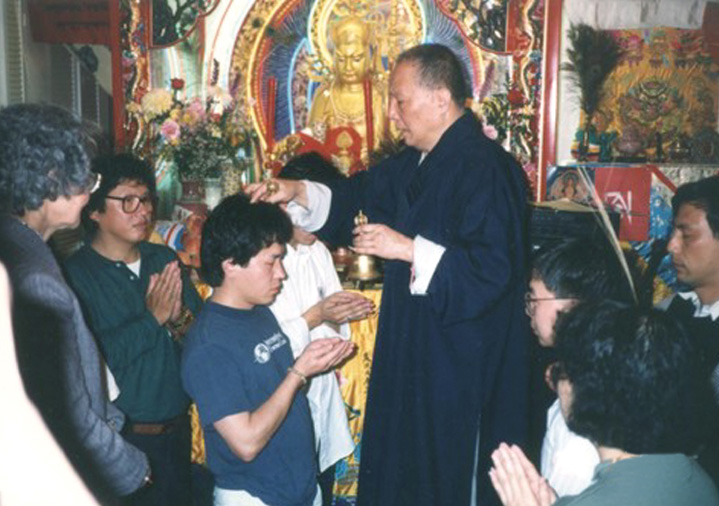 Lama Kan Tsao giving Phowa blessings for students in N.Y. 