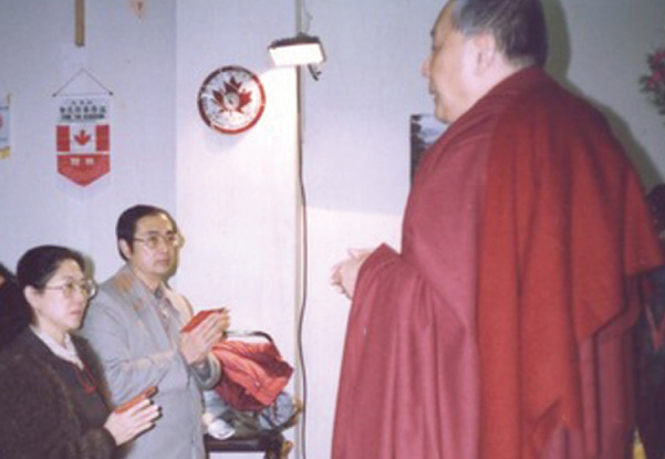 Lama Kan Tsao bestowing refuge in Vancouver