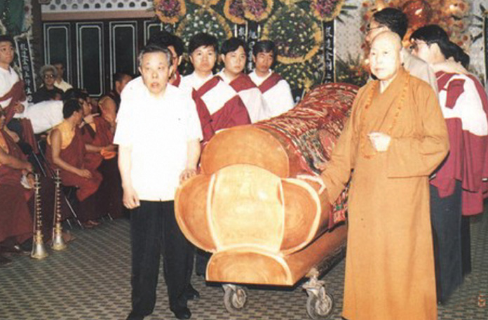Master Mee Sian, Ven Ming Yang, and students at Lama Kan Tsao’s funeral, 1993