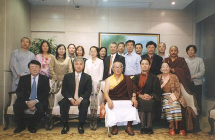 贡玛达钦仁波切、其家眷、杨钊博士与众弟子在香港