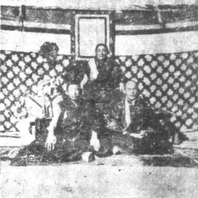 青海巴注仁波且（左）甲色上師（中）與筆者合影