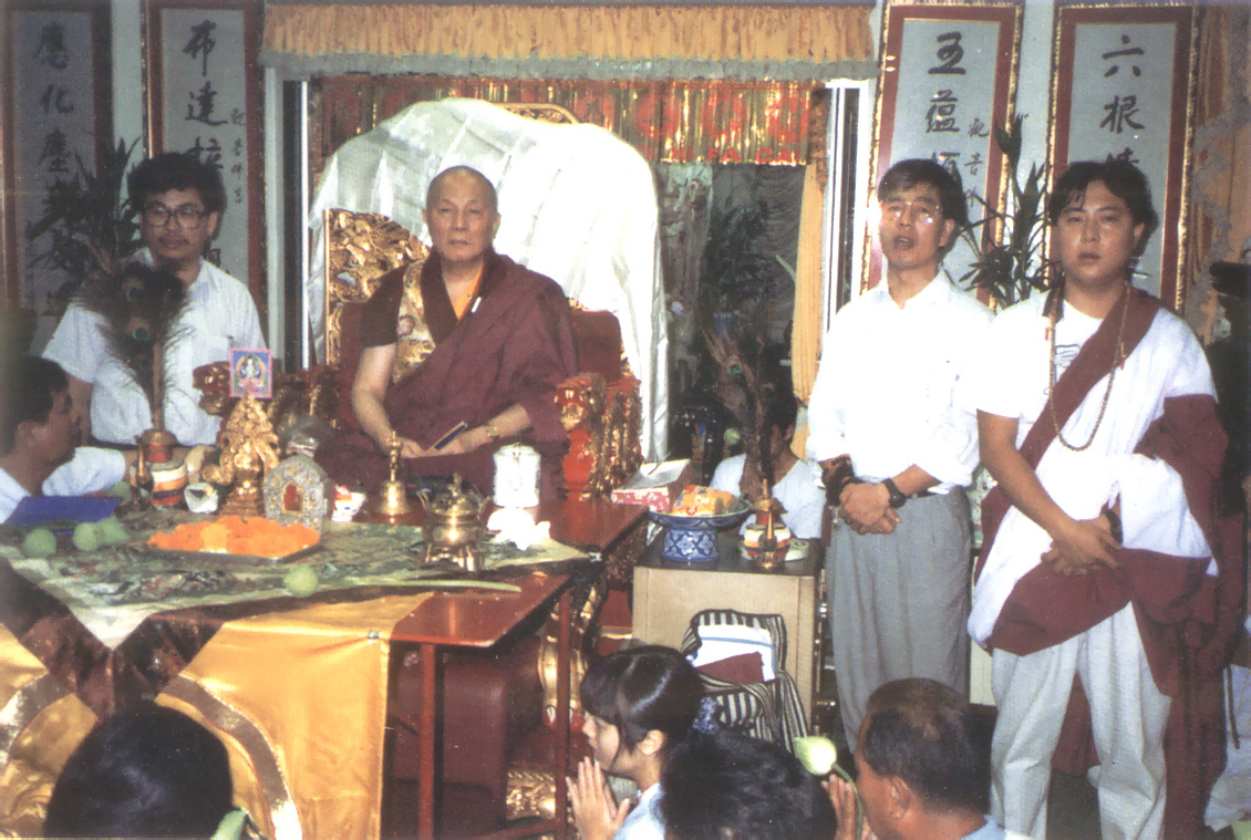 上师在泰国观音佛宫传授四臂观音灌顶情形