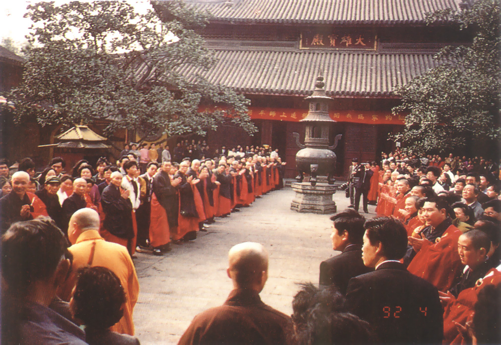 上海龍華寺僧眾熱烈歡迎根造上師