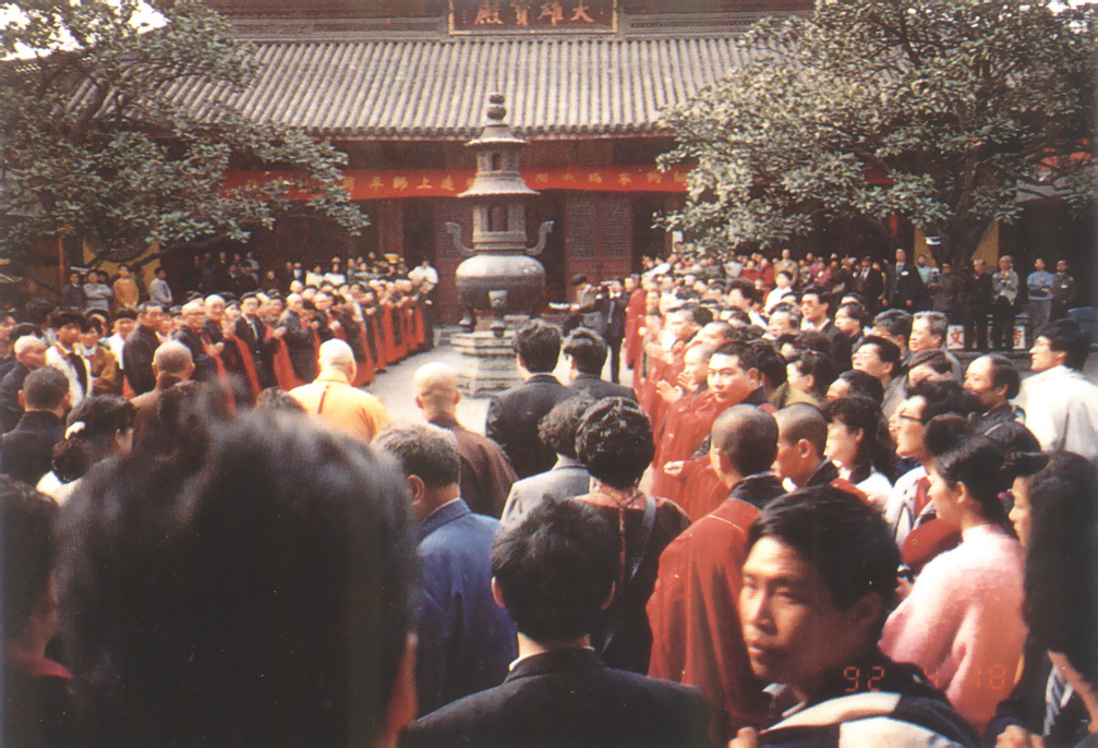 明暘法師領根師進大殿