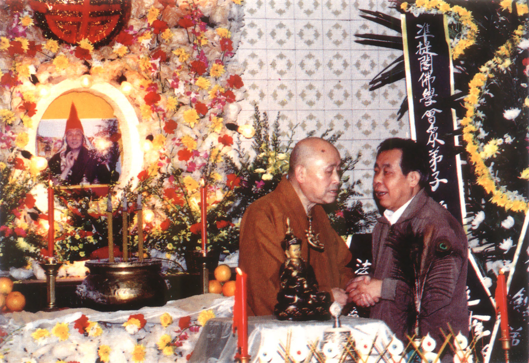 明暘法師代表中國佛教協會主席趙樸初居士