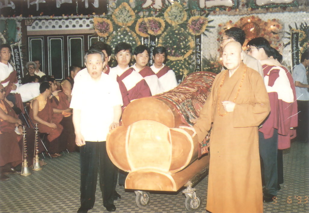 密顯師叔、明暘法師扶靈